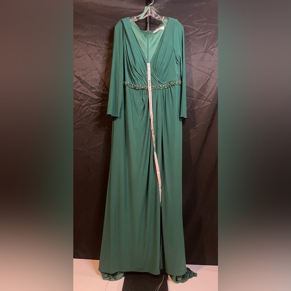 Mac Duggal 67899 Emerald Green Evening Gown with embellished belt, size 14W - Picture 4 of 9
